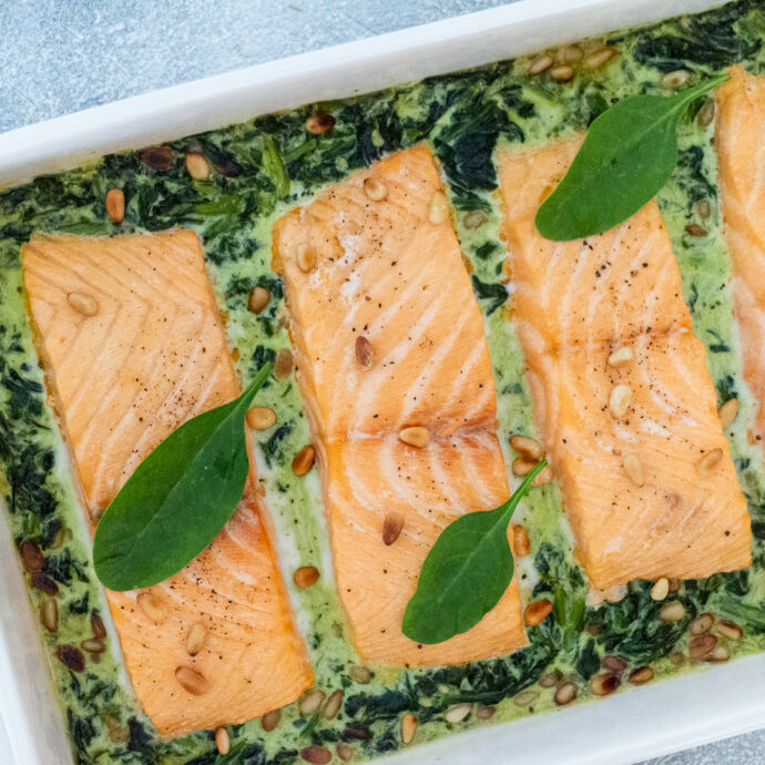 Saftiger Ofen-Lachs auf Spinat - Leckere Koch &amp; Grill Rezepte